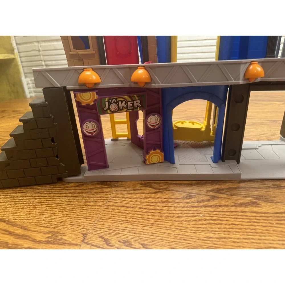 Mattel Imaginext DC Super Friends Batman Gotham City Joker Bank Playset 2011